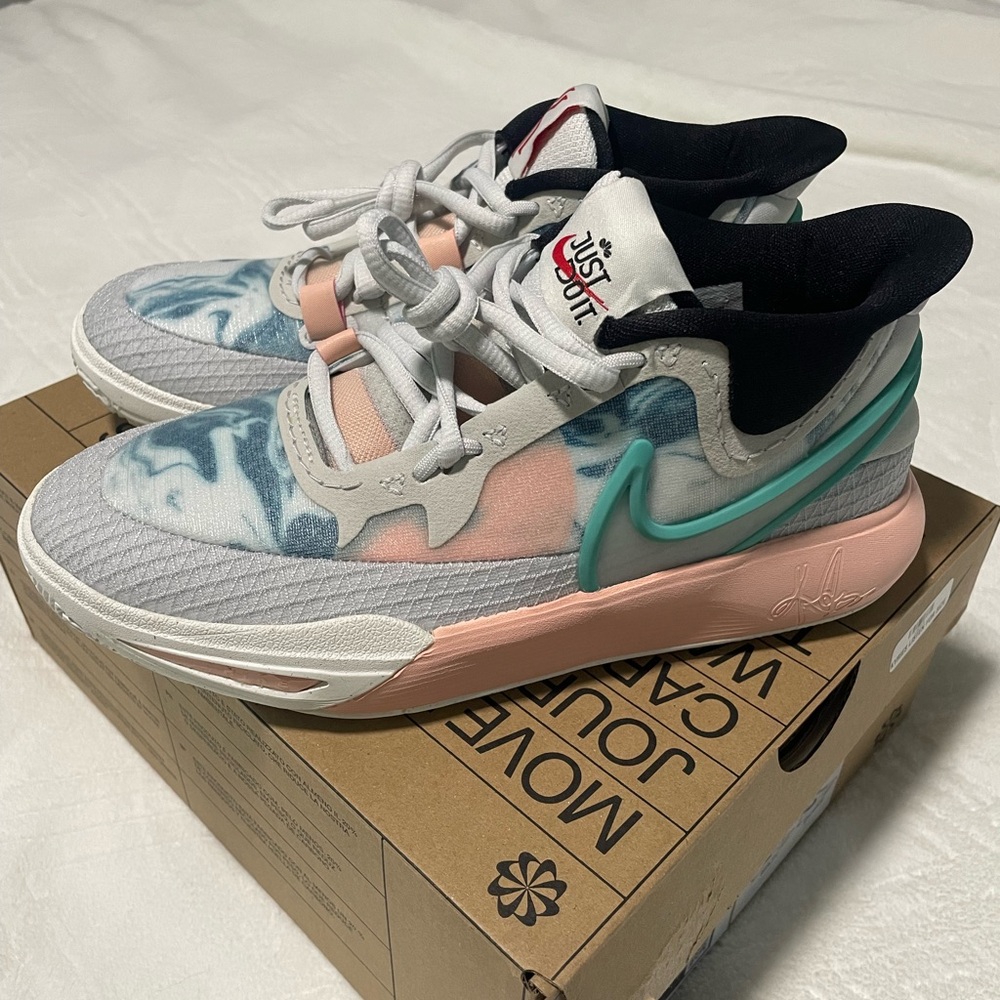 Kids size 4y kyrie Nike’s